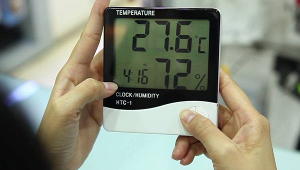 Máy đo nhiệt độ độ ẩm không khí hoạt động bằng cảm biến