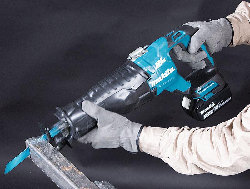 Máy cưa kiếm Makita DJR187RTE cắt sắt, gỗ nhanh, hiệu quả