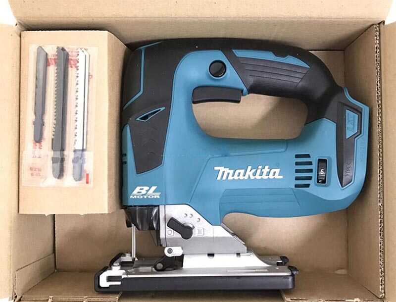 Máy cưa lọng dùng pin Makita DJV182Z