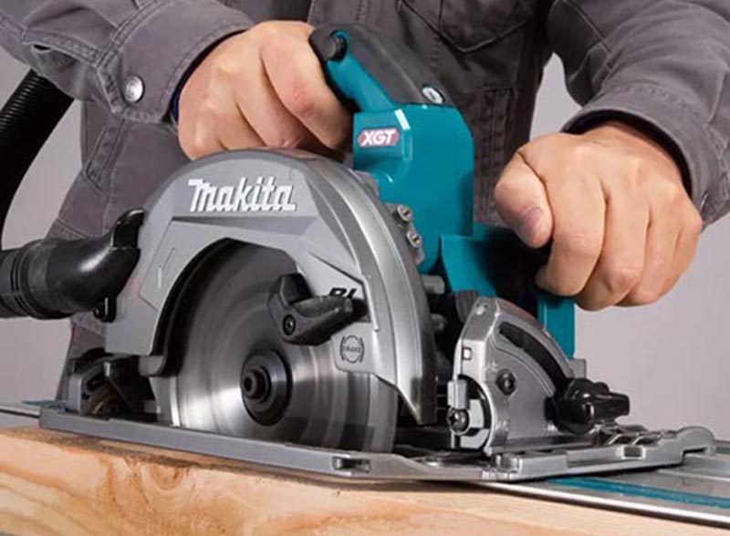 Máy cưa đĩa Makita HS004GM201 hoạt động mạnh mẽ