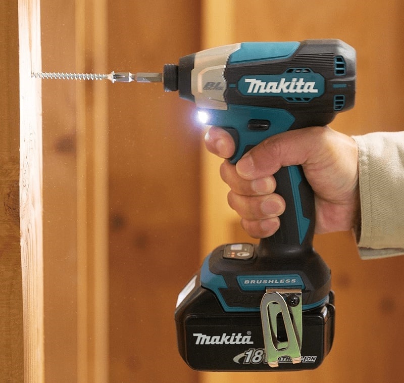 Máy bắn vít Makita DTD157