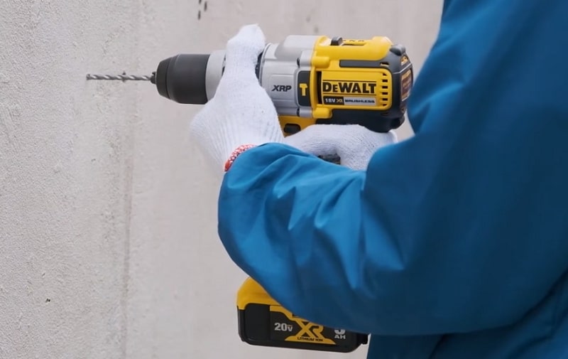 Dewalt DCD996P2-KR khoan nhanh, trơn tru, độ rung thấp