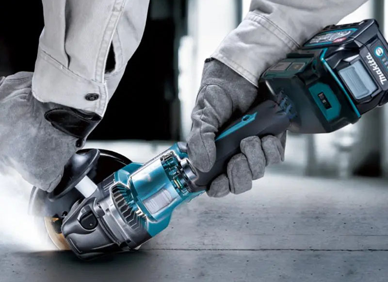 Makita GA021GZ mạnh mẽ