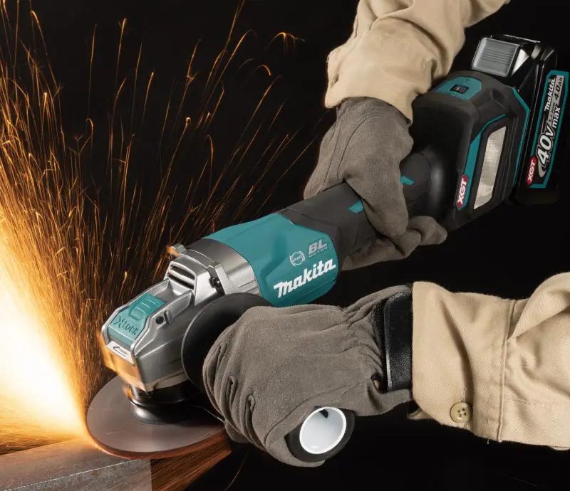 Makita GA044GZ mạnh mẽ