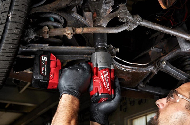 Máy siết bu lông Milwaukee M18 ONEFHIWF34 hoạt động mạnh mẽ