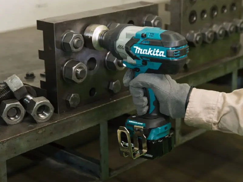 Máy siết bu lông Makita DTW1002XV2 siết bu lông 