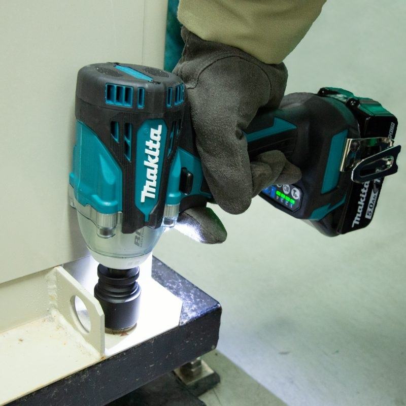 Makita DTW302RTJ siết ốc nhanh chóng