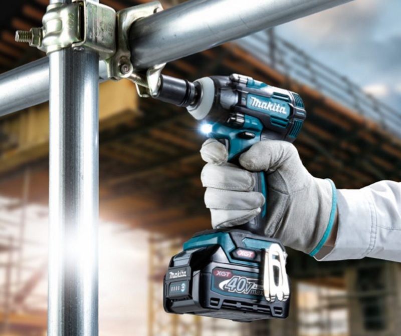 Máy siết bu lông Makita TW004GZ siết ốc nhanh, hiệu quả