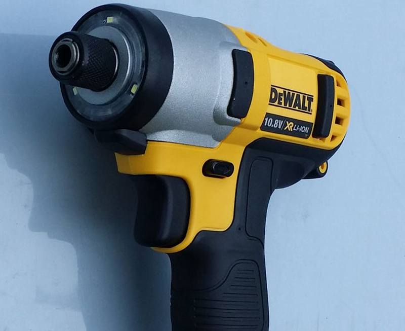 Máy vặn vít dùng pin Dewalt DCF815N-KR 108V Solo