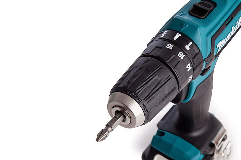 Makita HP333D có vòng xoay chọn chế độ khoan có búa, khoan thường và bắt vít nhanh gọn. 