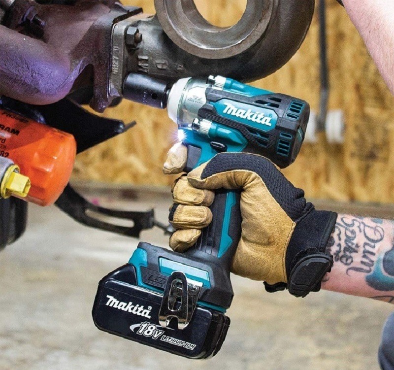 Máy siết bu lông pin Makita DTW300