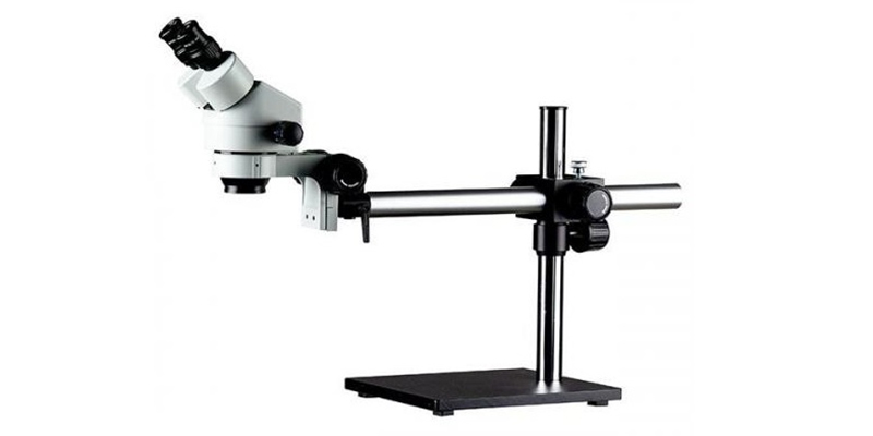 SZM7045 là kính hiển vi soi nổi có tay đỡ dài