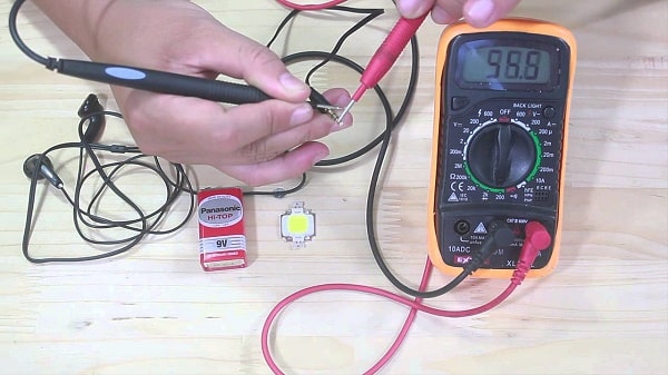 Que đo điện không thể thiếu để dùng đồng hồ vom kiểm tra các thiết bị, mạch điện