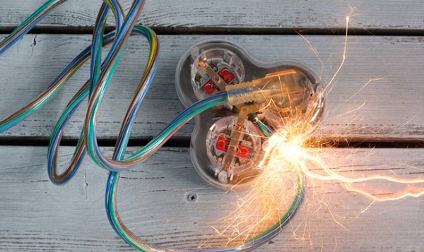 Thiết bị điện quá cũ có thể gây rò rỉ điện