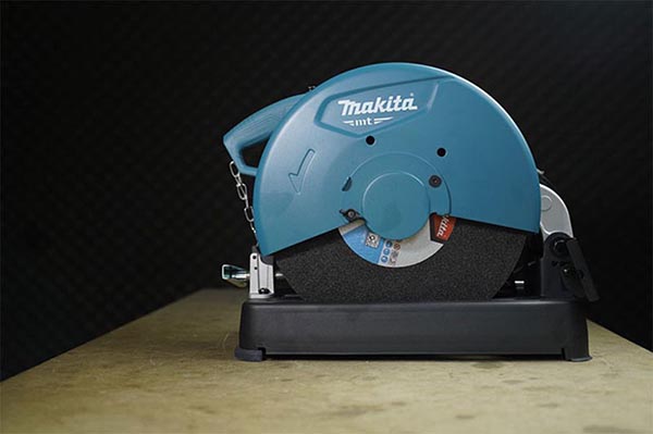 Máy cắt sắt Makita có mức giá khá cao