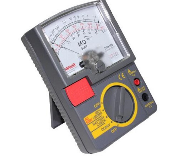 Đồng hồ đo cách điện Sanwa DM509S sử dụng màn hình kim