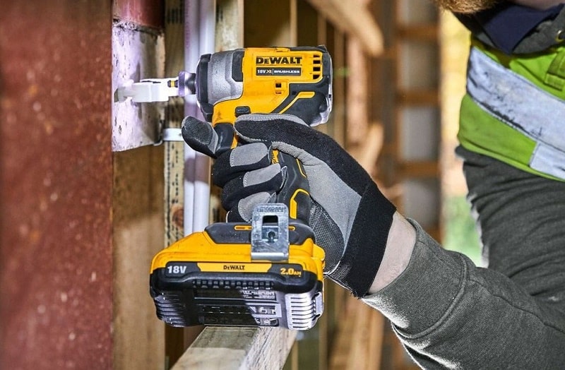 Máy vặn vít dùng pin Dewalt 18V hoạt động trơn tru