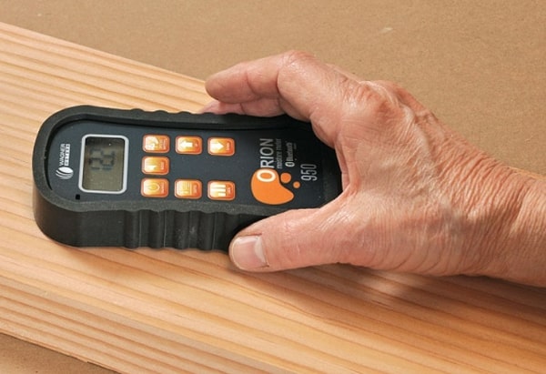 Máy đo độ ẩm gỗ dạng cảm biến ở mặt sau