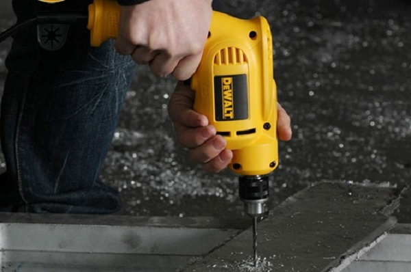 Máy khoan sắt Dewalt chất lượng tốt