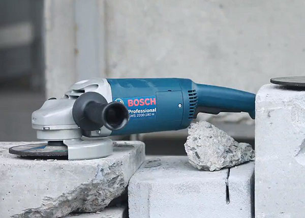 Máy mài góc Bosch GWS 2200-180 dùng trong xây dựng