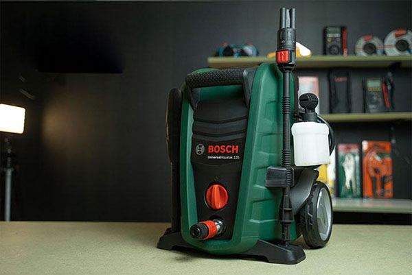 Máy rửa xe gia đình Bosch Universal Aquatak 125