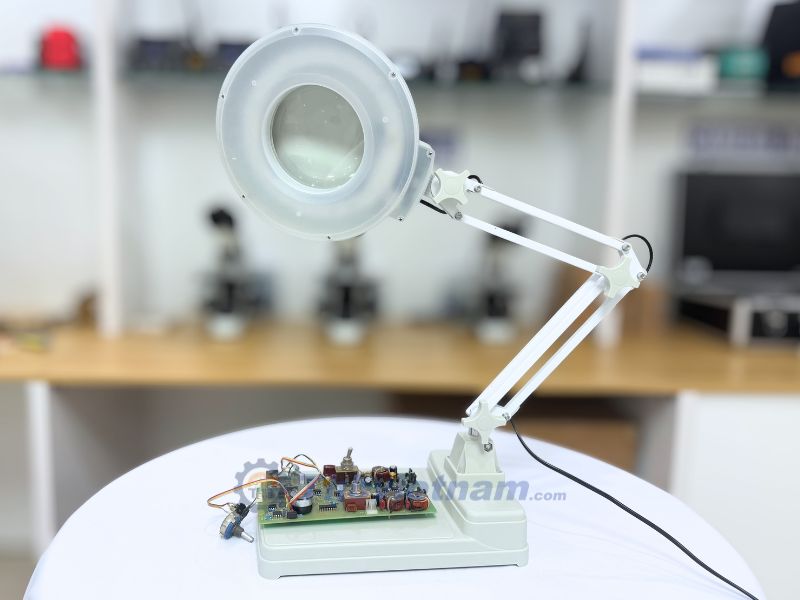 Cách sử dụng kính lúp kẹp bàn