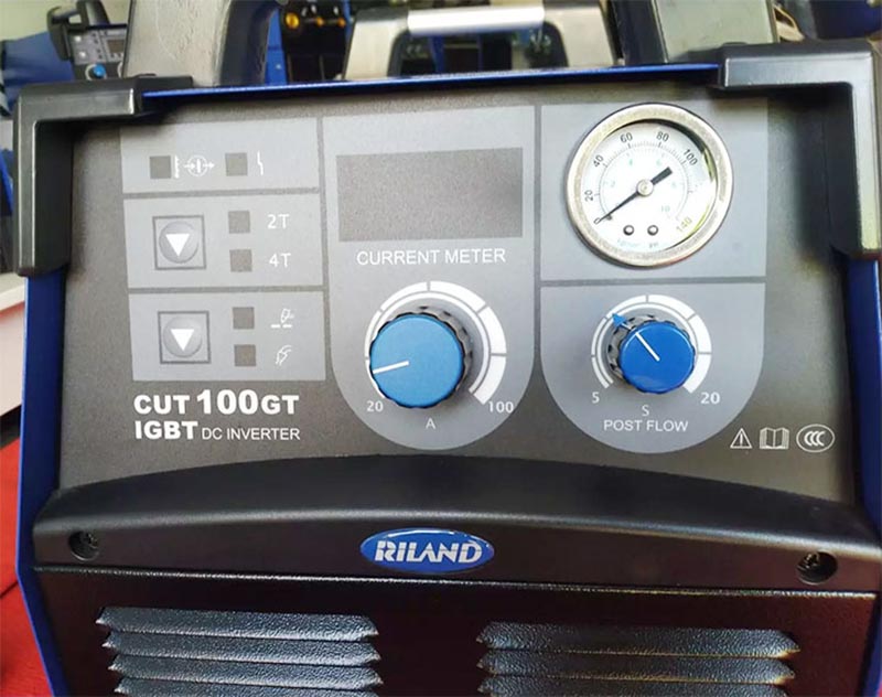 Bảng điều khiển của máy cắt Plasma Riland CUT 80GT
