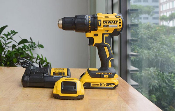 Máy khoan vặn vít dùng pin 18V Dewalt DCD7781D2