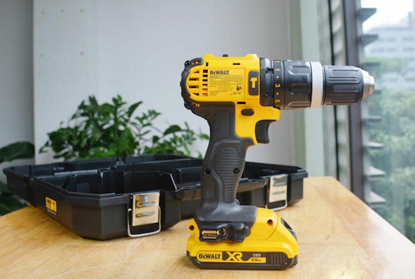 Máy khoan tường bằng pin Dewalt DCD785D2-B1