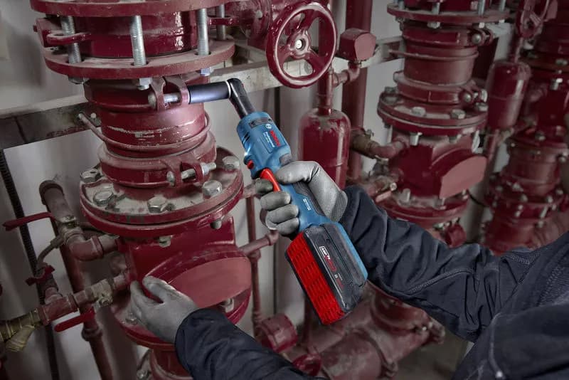 Bosch GRC 18V-60 thao tác dễ dàng ở những không gian hẹp, khó tiếp cận