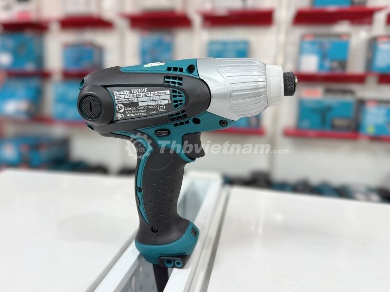Makita TD0101F có công suất 230W