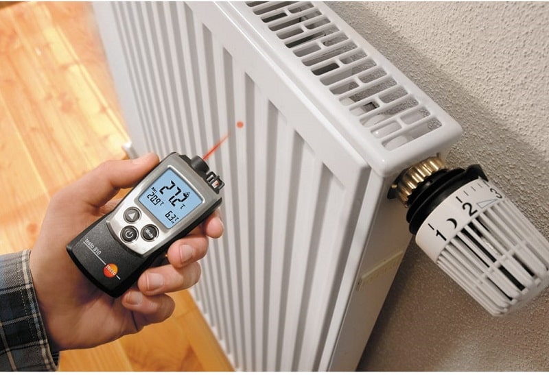 Testo 810 là một dụng cụ đo nhiệt độ tiện dụng để đo nhiệt độ không khí 