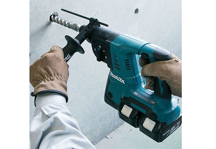 Máy khoan bê tông dùng pin Makita DHR282PT2J khoan bền bỉ, mạnh mẽ Máy khoan bê tông dùng pin Makita DHR282PT2J khoan bền bỉ, mạnh mẽ