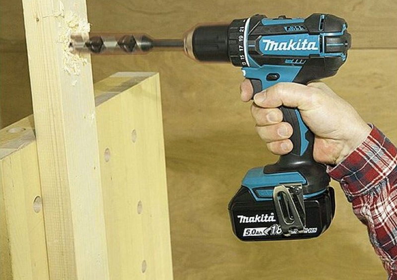 Máy khoan pin Makita DDF484RTE 18V