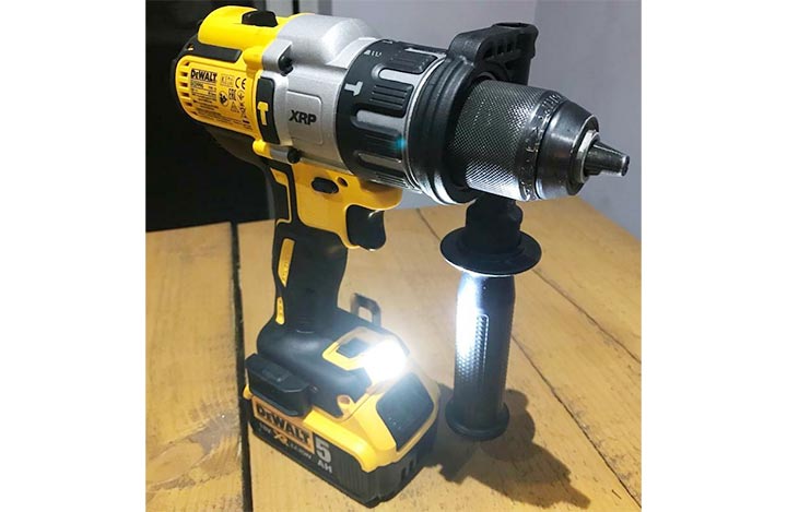 Máy khoan pin Dewalt DCD996P2 mang thiết kế nhỏ gọn