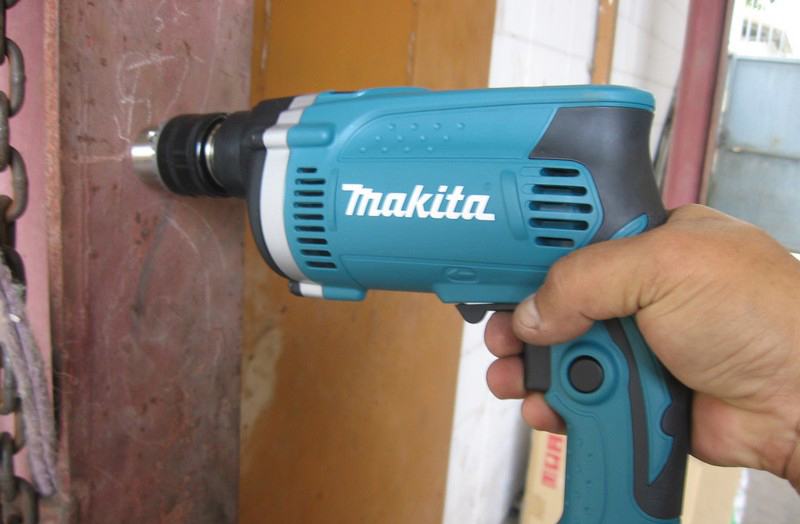 Máy khoan sắt, gỗ Makita 6307