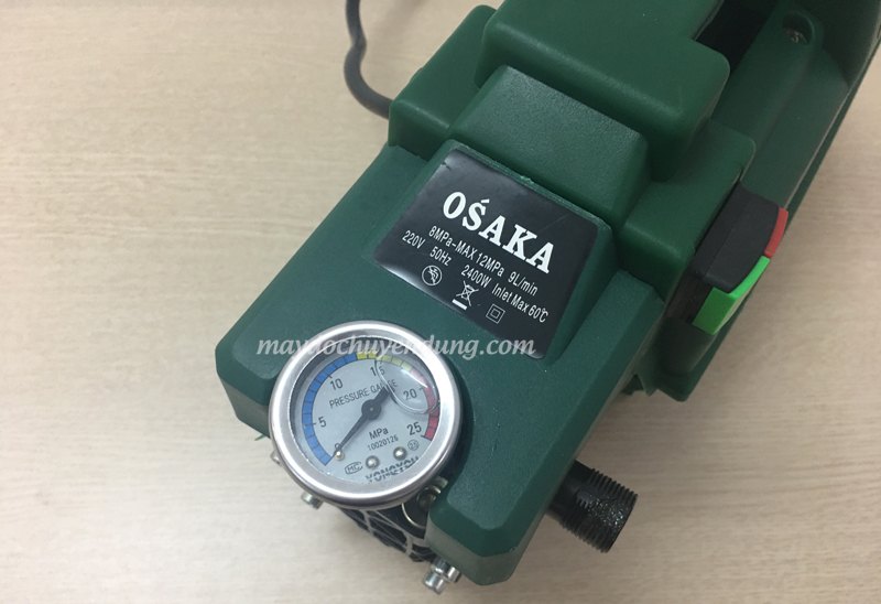 Osaka 2400W có đồng hồ hiển thị áp lực làm việc