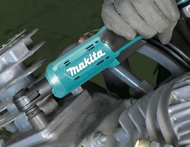  Makita WR100D sử dụng thích hợp tại nơi góc khuất, chật hẹp