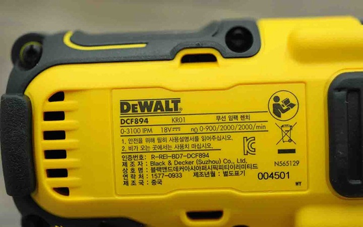 Máy bắn bu lông Dewalt DCF894M2 làm việc mạnh mẽ