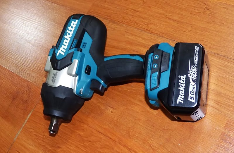 Makita DTW1002Z sử dụng động cơ không chổi than